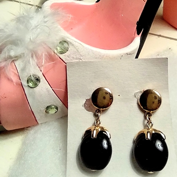 Vintage Trifari Clip Earrings - Picture 9 of 9